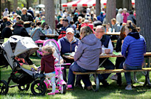 NMC Barbecue patrons