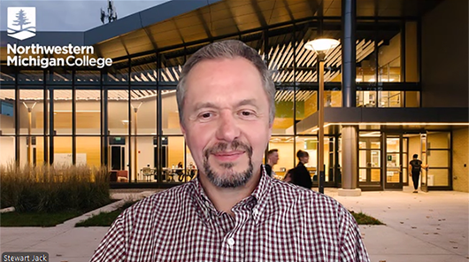 NMC instructor Stewart Jack teaching an online AI course