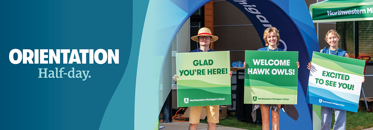 NMC students holding welcome signs during Orientation