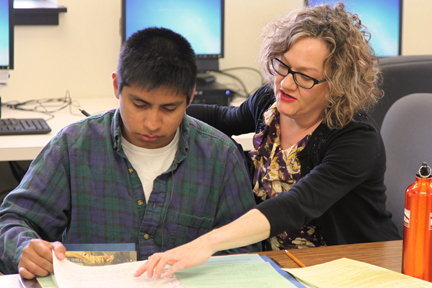 Nancy Gray tutoring a student